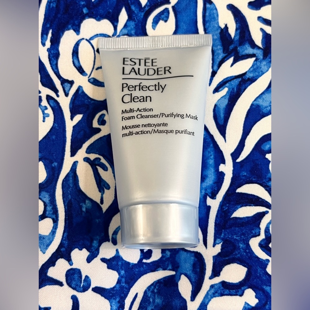 🆕 Estee Lauder Blue and White Floral Cosmetic Pouch - Picture 2 of 4